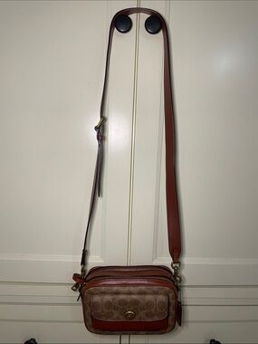 Coach Vintage Willow Leather Camera Bag. Tan and Brown Signature Design.
